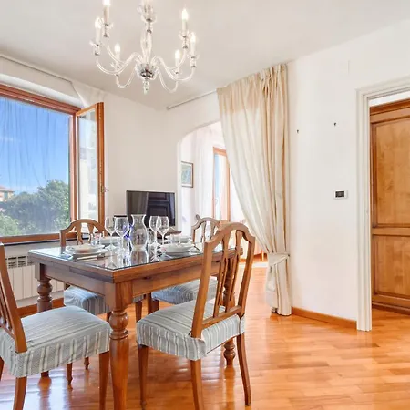 Apartman Lovely In With Kitchen *